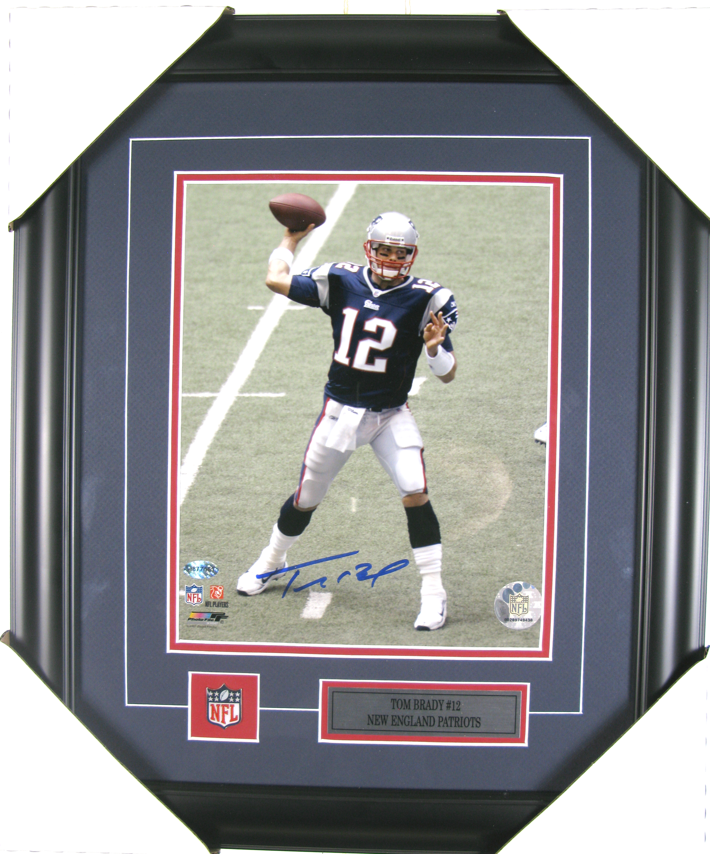 Tom Brady Autographed 8x10 Photo – New England Patriots – Framed Display