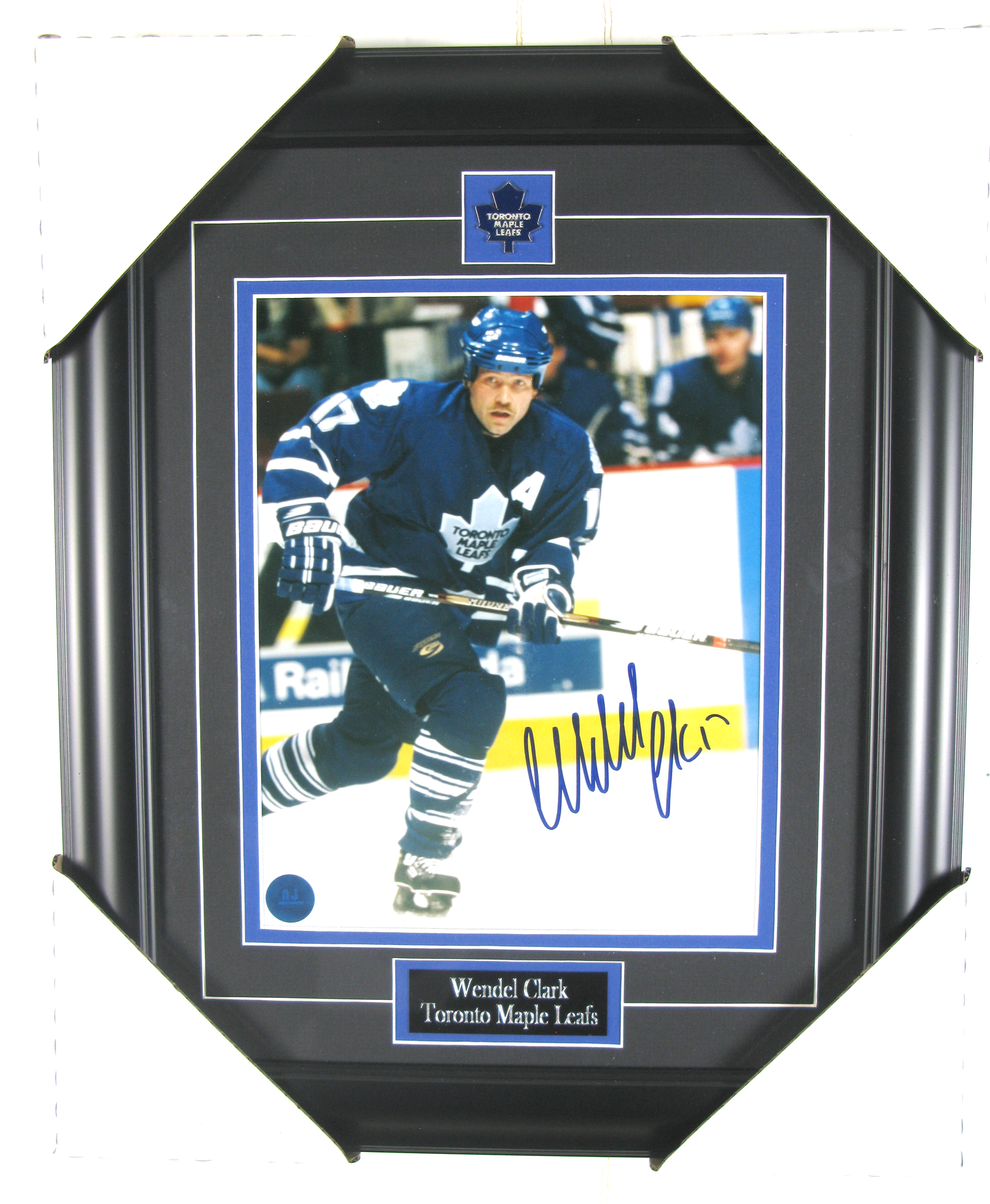 Wendel Clark Signed Framed Photo – Toronto Maple Leafs Power Forward #17
