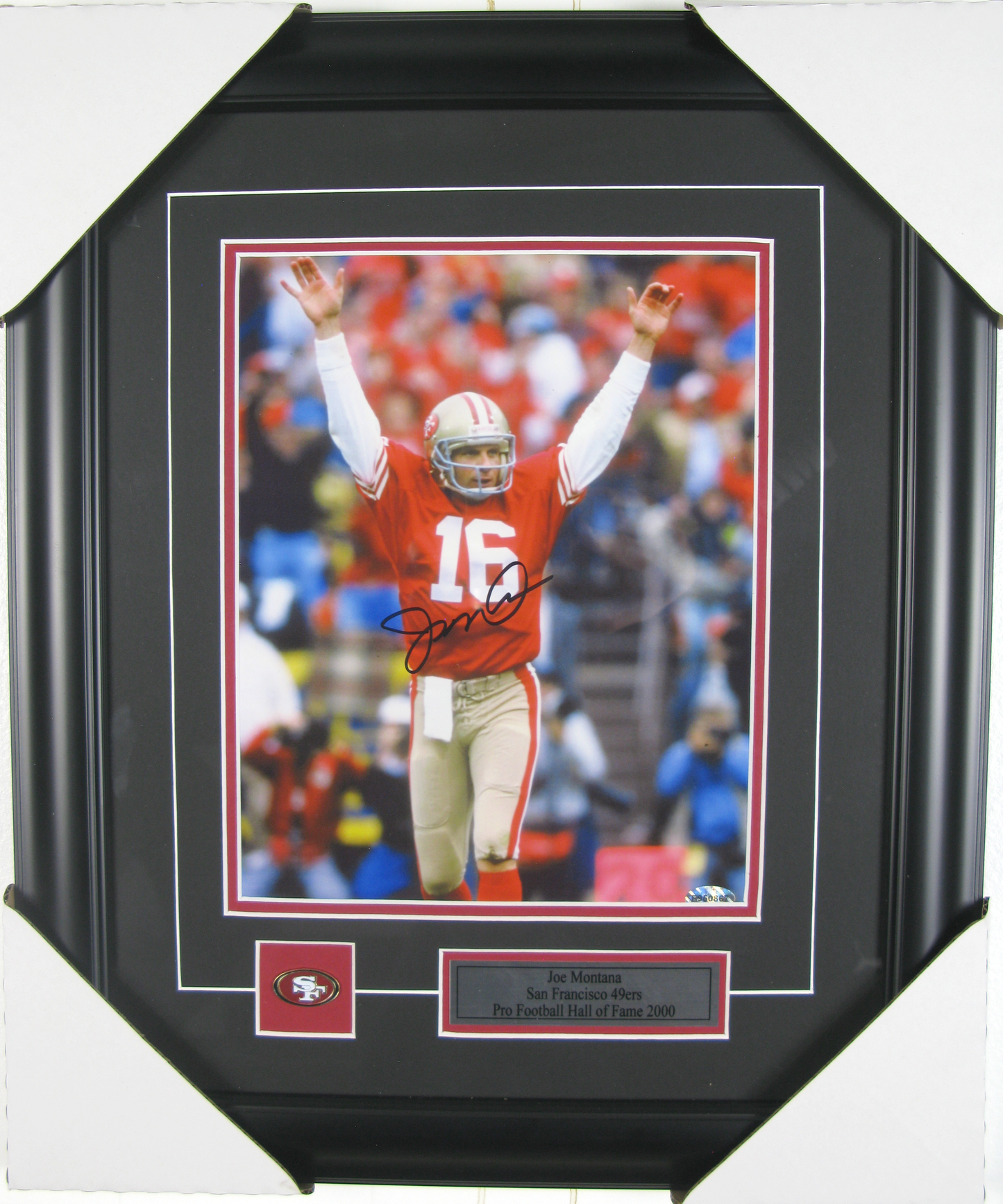 Joe Montana Signed Framed 11x14 Photo – San Francisco 49ers Legend #16