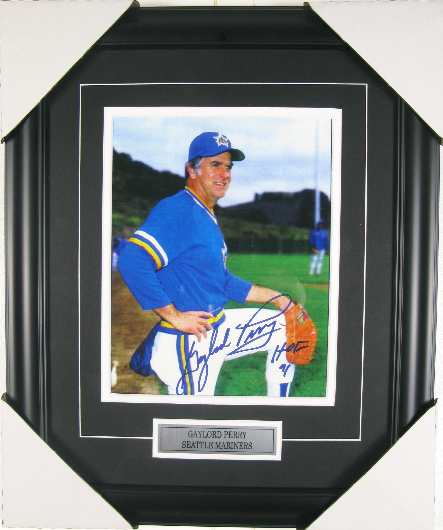 Gaylord Perry Signed Framed Photo – Seattle Mariners • HOF ’91 Inscription