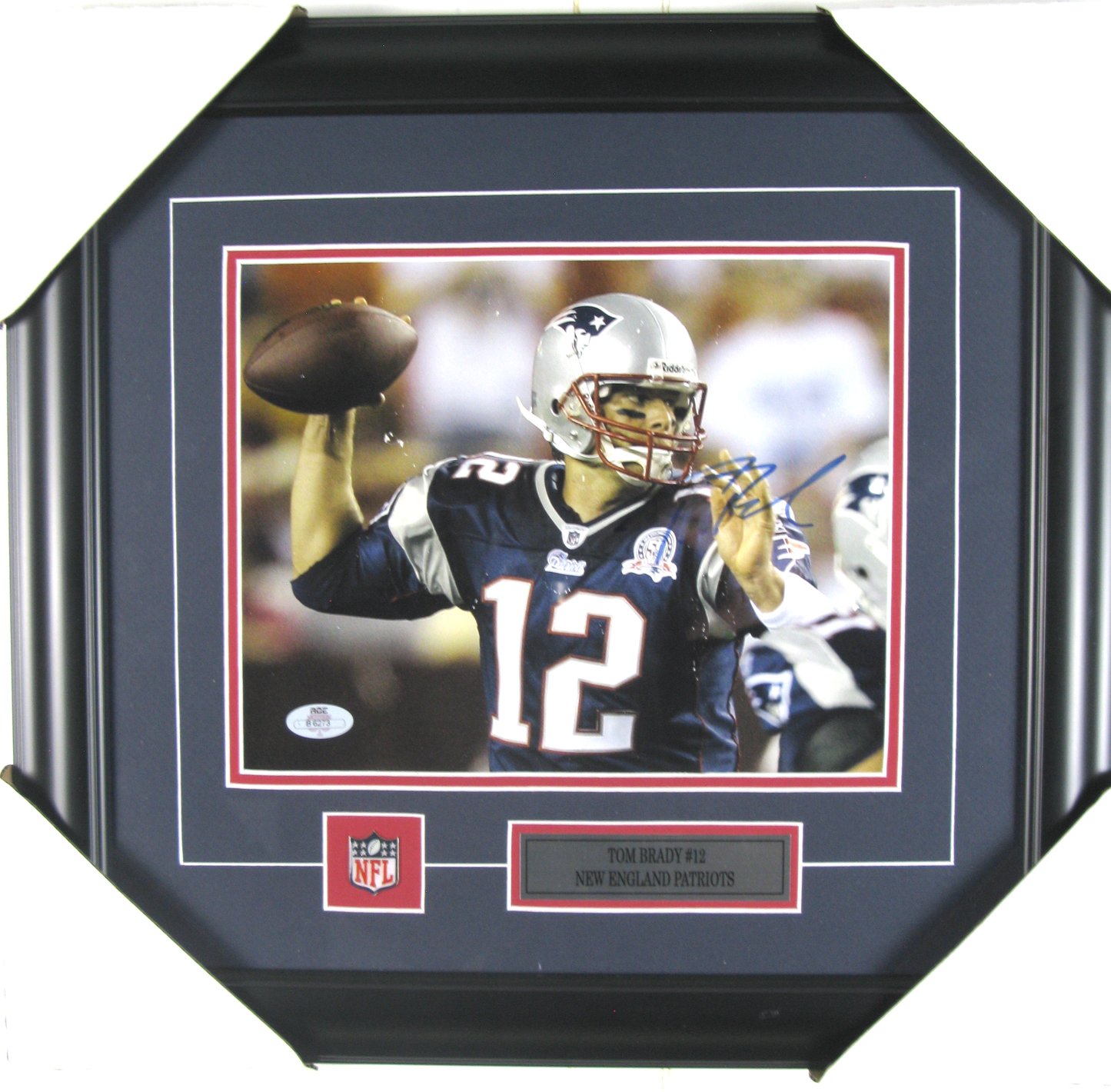 Tom Brady Autographed Framed Photo – New England Patriots #12